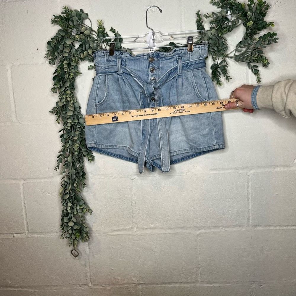 American Eagle Outfitters Light Wash Paperbag Waist Jean Shorts - Picture 5 of 11